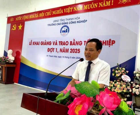 Trường Cao đẳng Công nghiệp Thanh Hóa Khai giảng khóa học mới và trao bằng tốt nghiệp đợt 1 năm 2025