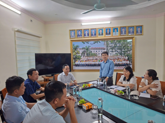 Ban Giám hiệu làm việc với Khoa Khoa học Cơ bản về công tác đón học sinh khóa 19