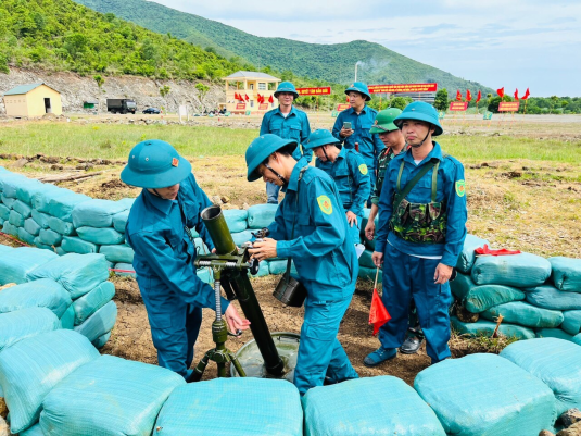 Ban Chỉ huy quân sự Trường Cao đẳng Công nghiệp Thanh Hóa huấn luyện tham gia Hội thao “Khẩu đội Pháo binh toàn năng” năm 2024.