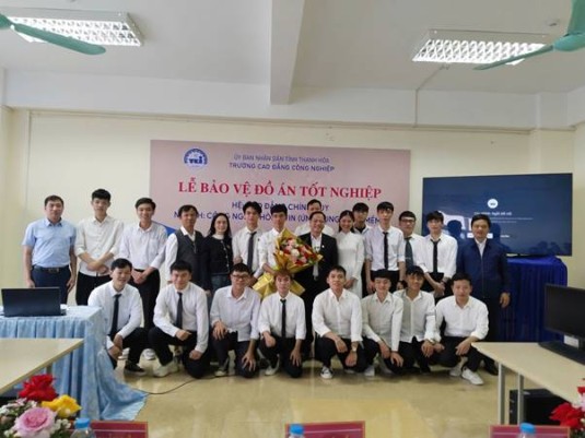 SẮC MÀU NGÀY BẢO VỆ ĐỒ ÁN TỐT NGHIỆP TẠI TRƯỜNG CAO ĐẲNG CÔNG NGHIỆP THANH HÓA