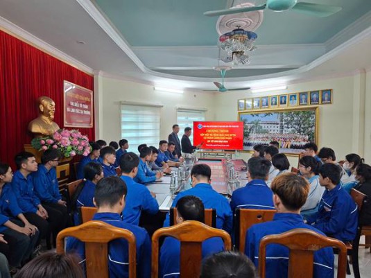 Trường Cao đẳng Công nghiệp Thanh Hóa lan tỏa yêu thương xuân Bính Ngọ 2026 - Đồng hành, nâng bước học sinh, sinh viên