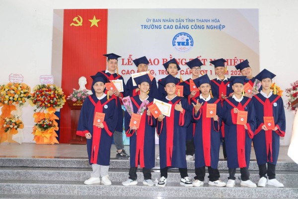 Trường Cao đẳng Công nghiệp Thanh Hóa trao bằng tốt nghiệp đợt 1 năm 2026