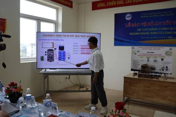 Gắn đào tạo với thực tiễn doanh nghiệp – Điểm nhấn trong lễ bảo vệ đồ án tốt nghiệp tại Trường Cao đẳng Công nghiệp Thanh Hóa